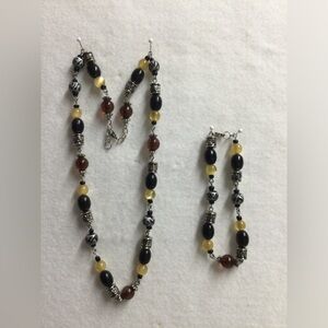 Unbranded Necklace and bracelet set.